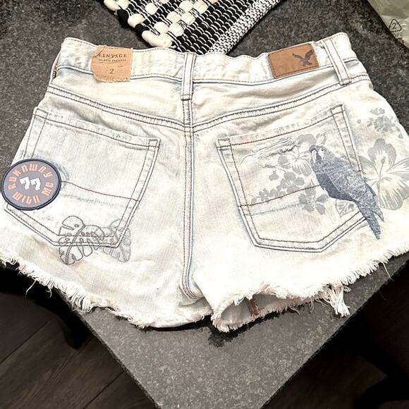 American Eagle NWT 59.00 Embroidered Vintage High Rise Festival Shorts Size 2 - Picture 5 of 10